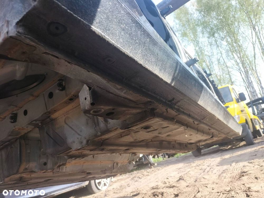 PRÓG PRAWY + SŁUPEK ŚRODKOWY AUDI A4 B8 LZ9Y - 3