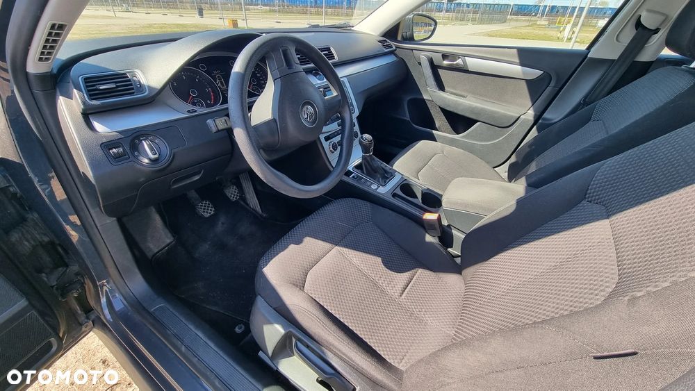 Volkswagen Passat 1.6 TDI Trendline - 14