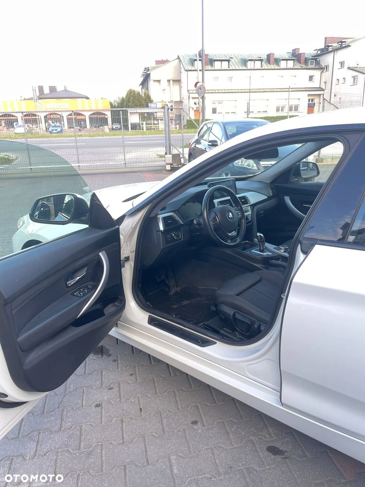BMW Seria 3 320d xDrive Advantage - 14