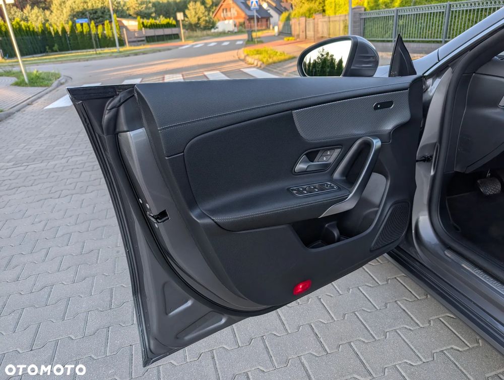 Mercedes-Benz CLA 200 d Progressive 8G-DCT - 25