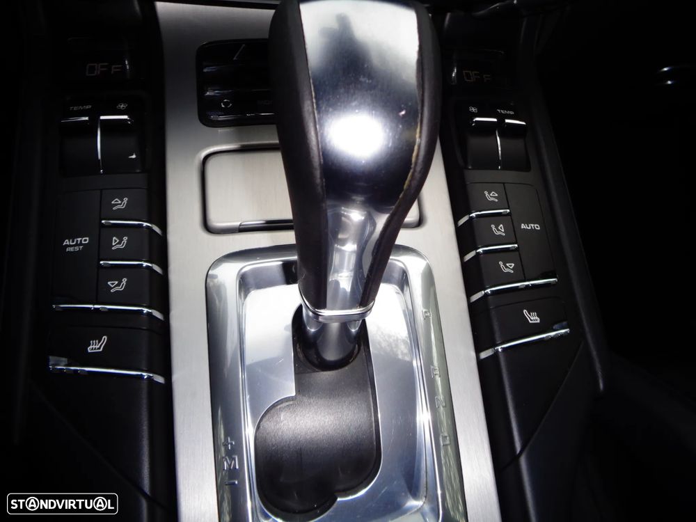 Porsche Cayenne S - 32