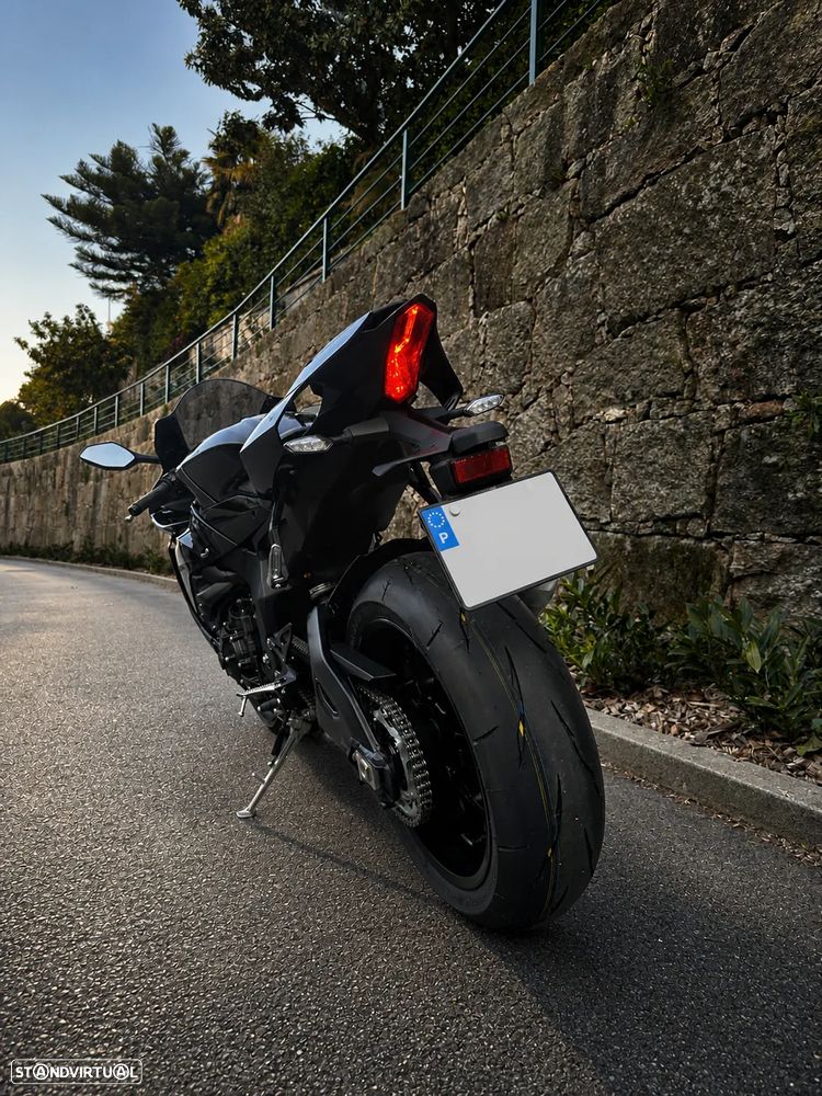 Yamaha YZF R1 - 10