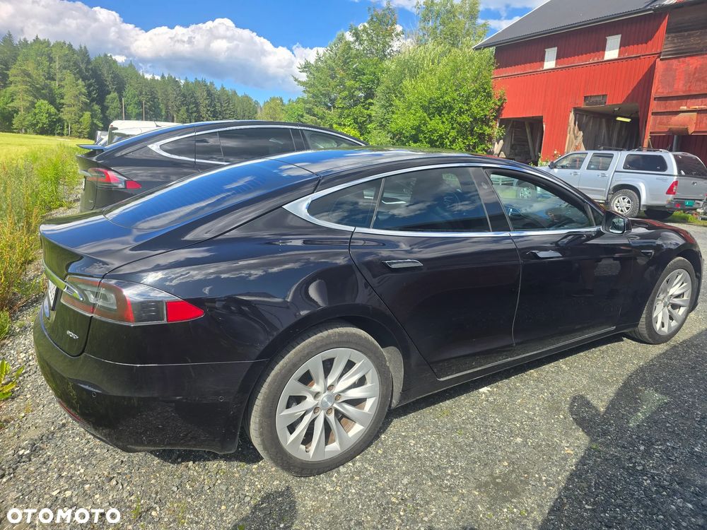 Tesla Model S - 2