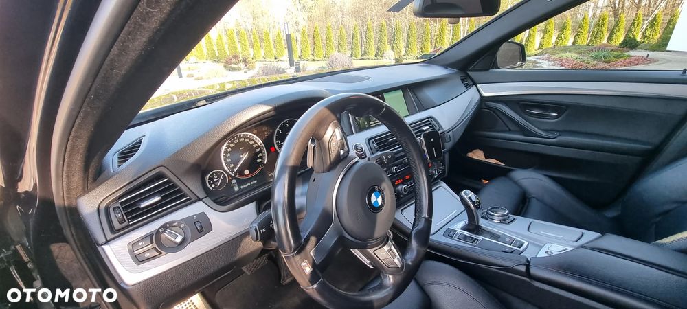 BMW Seria 5 525d Touring - 15