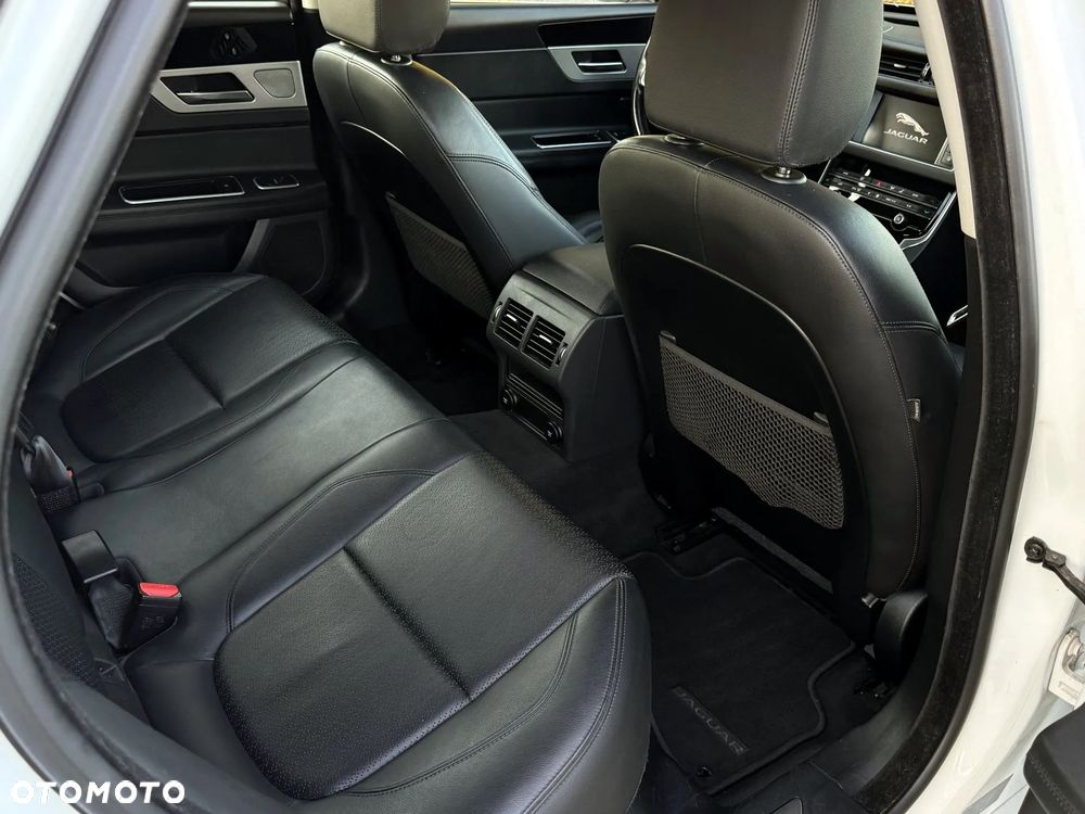 Jaguar XF 2.0 i4D AWD Prestige - 16