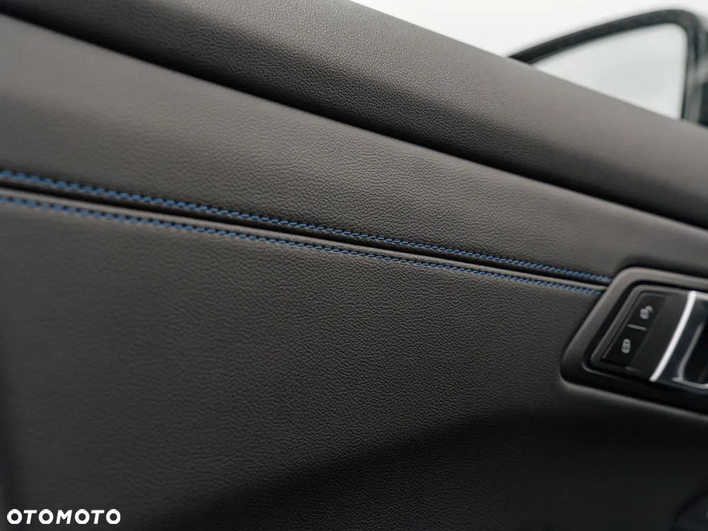 BMW Seria 3 318i M Sport - 11