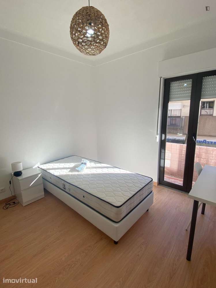 Quarto - localizado em Senhora da Hora Porto - Grande imagem: 2/7