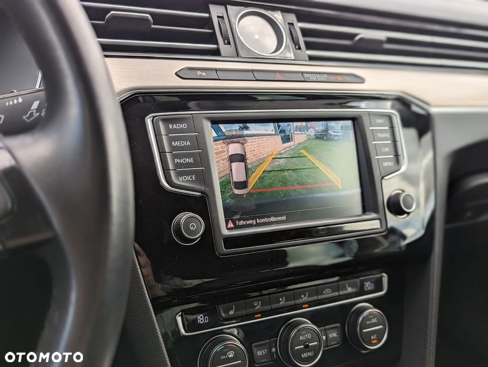 Volkswagen Passat - 29