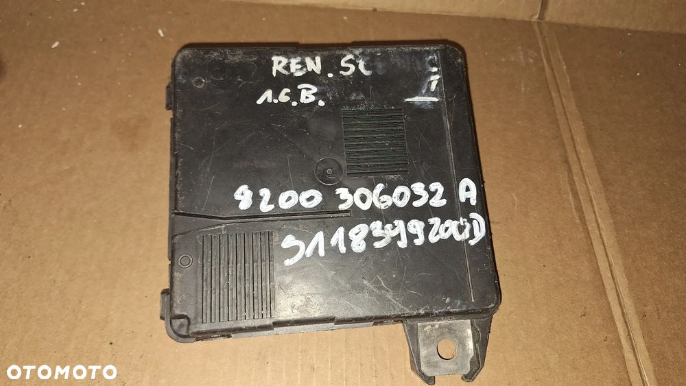 SKRZYNKA BSI BEZPIECZNIKOW MODU UPC SCENIC II MEGANE II - 2