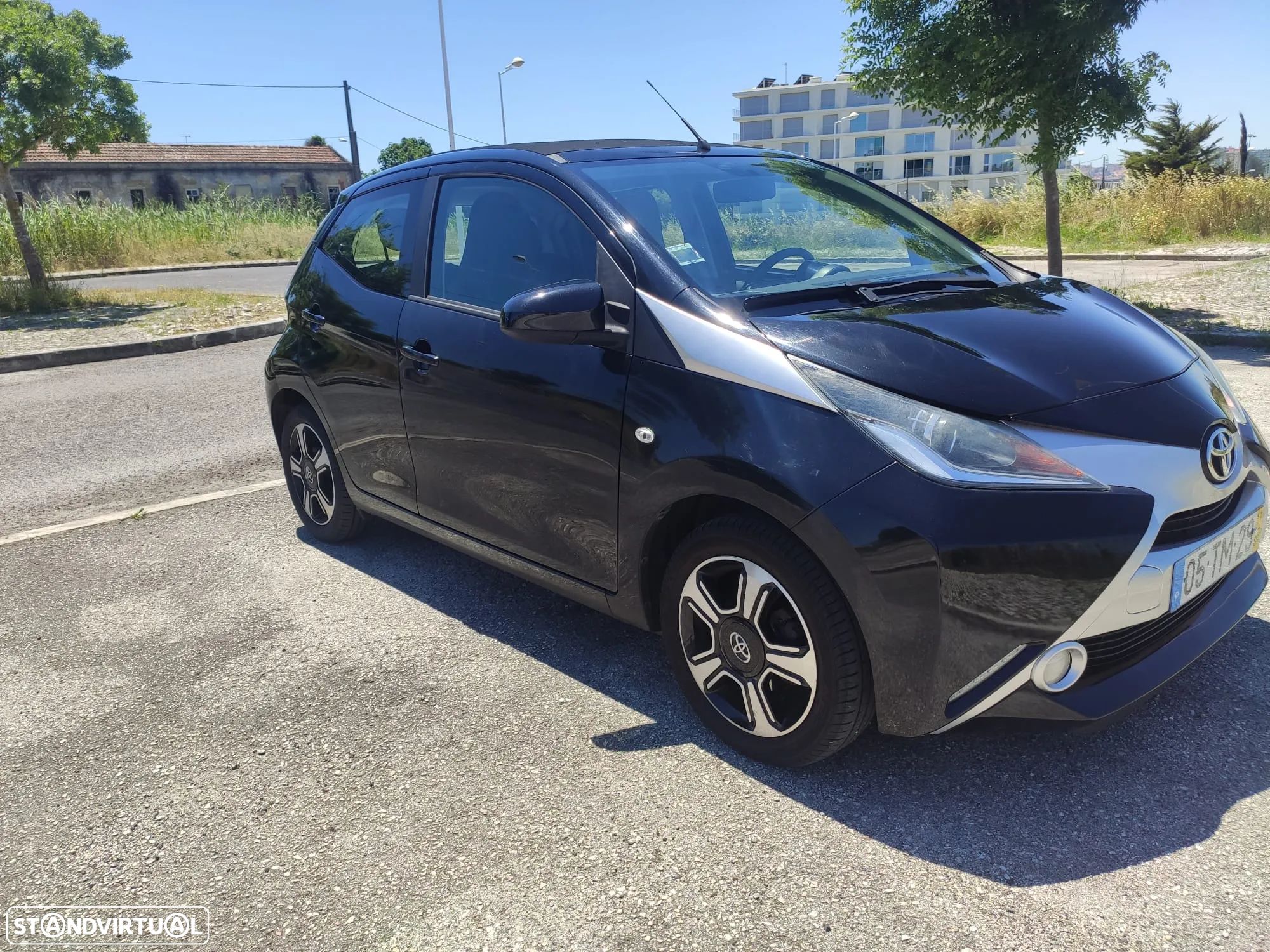 Toyota Aygo 1.0 X-Clusiv - 1
