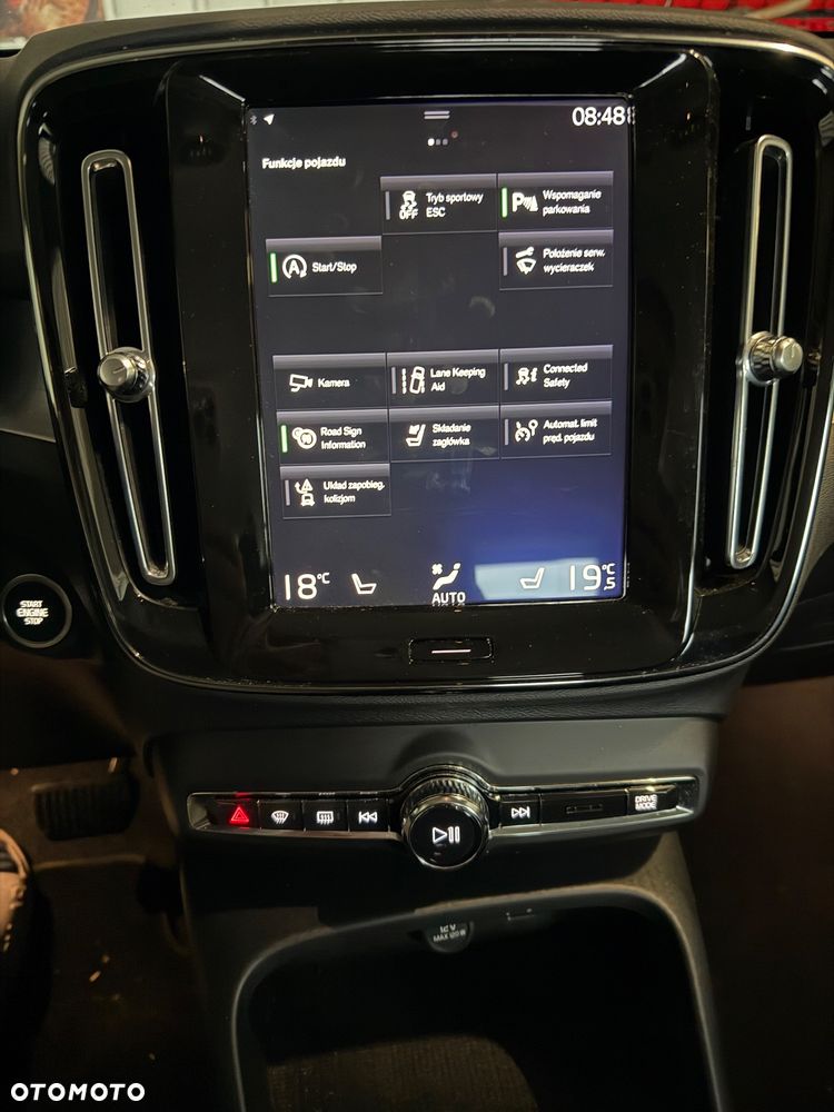 Volvo XC 40 T3 Geartronic Momentum Pro - 36