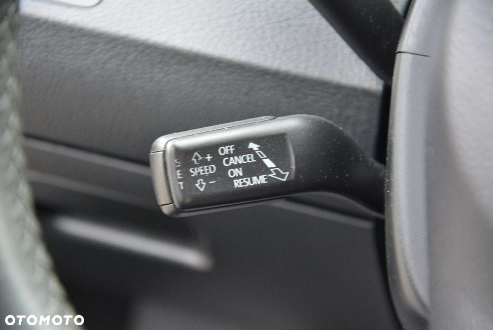 Volkswagen Passat - 32