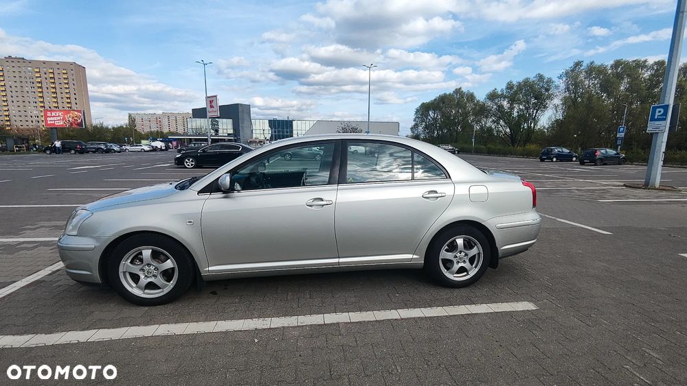 Toyota Avensis 1.8 VVT-i Sol - 15