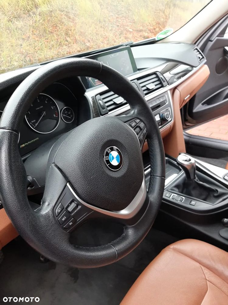 BMW Seria 3 318d Touring Luxury Line - 25