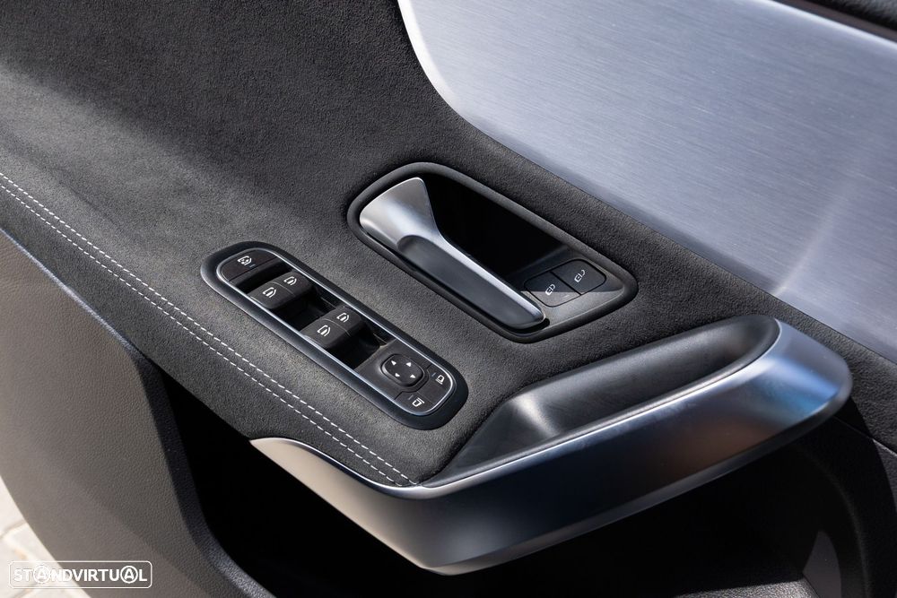 Mercedes-Benz A 250 Limousine e 8G-DCT AMG Line - 13