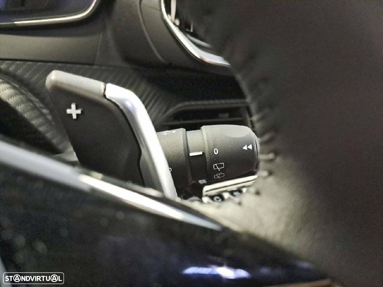 Peugeot 2008 1.2 Hybrid Allure e-DCS6 - 15