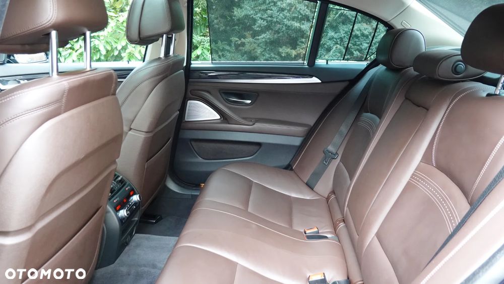 BMW Seria 5 518d Luxury Line - 12