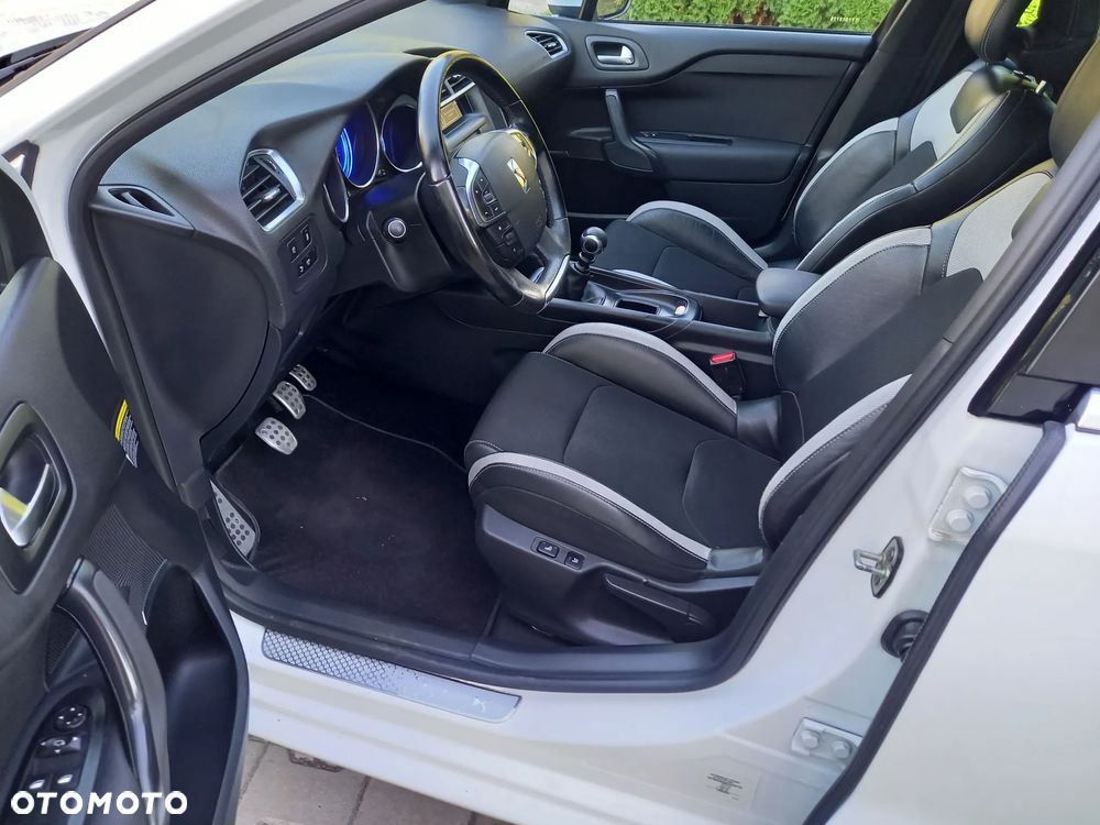 Citroën DS4 HDi 115 SoChic - 22