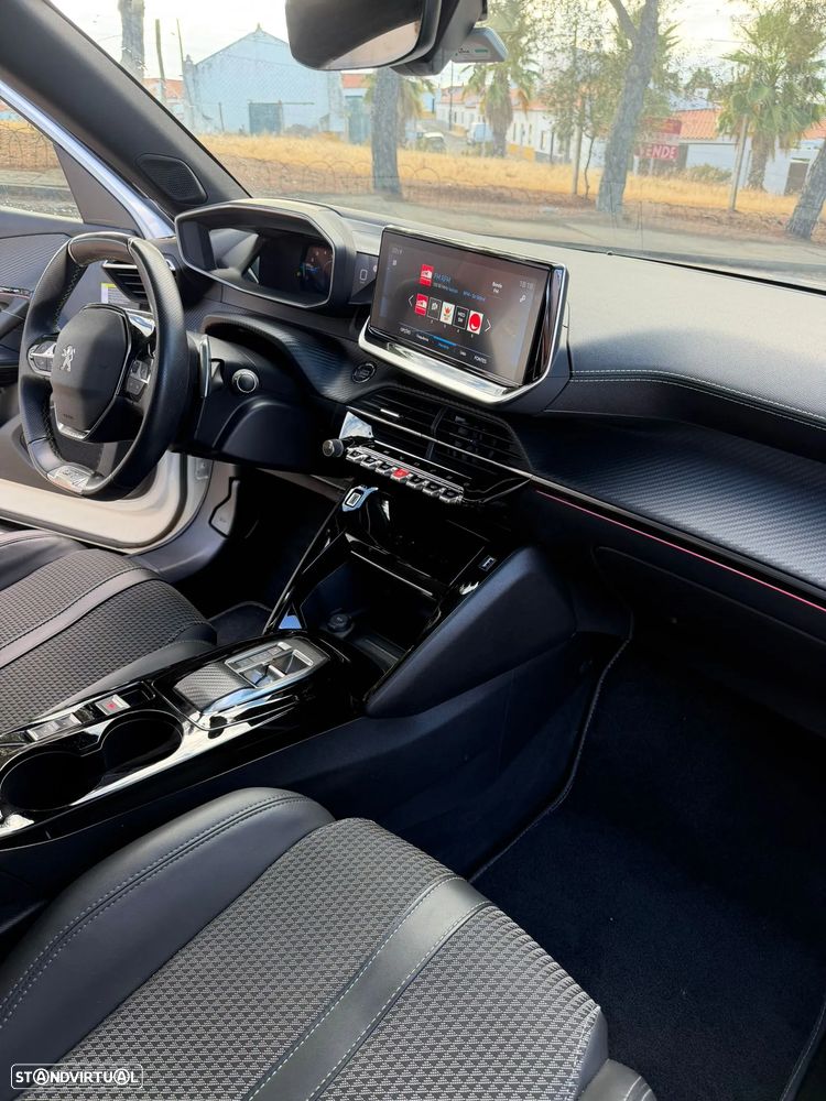 Peugeot 2008 1.2 PureTech GT Line EAT8 - 10