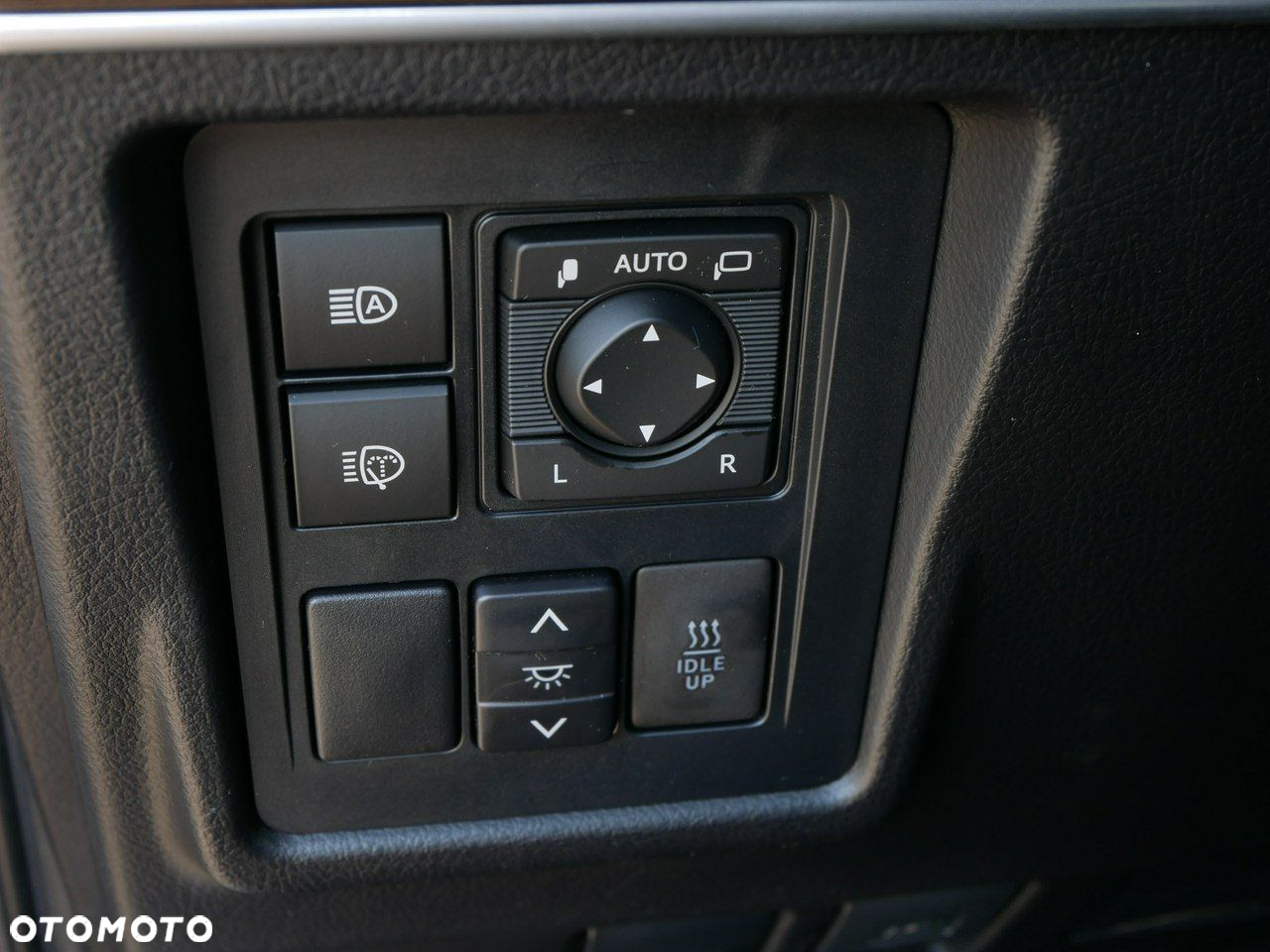 Toyota Land Cruiser - 32
