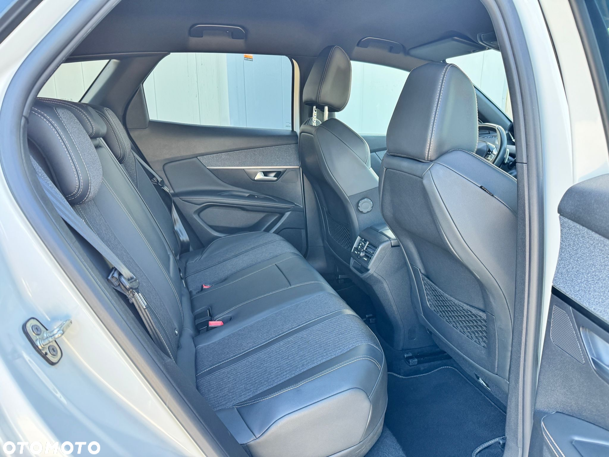Peugeot 3008 1.6 PureTech HYbrid GT Line S&S EAT8 - 25