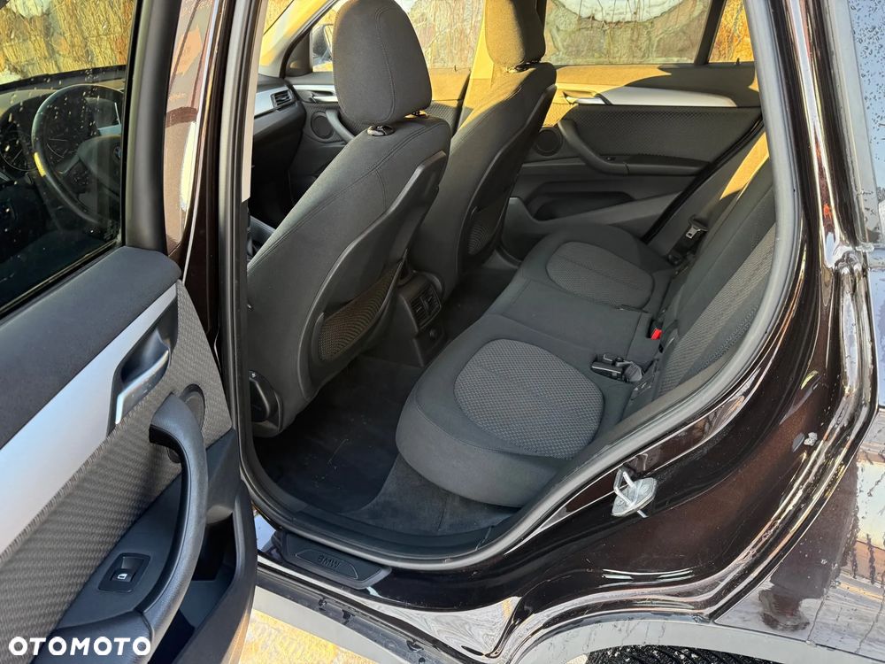BMW X1 xDrive18d xLine - 11