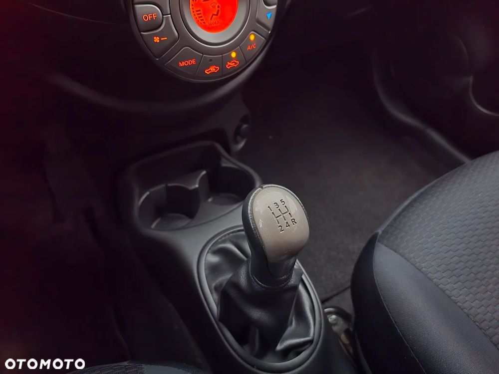 Nissan Micra 1.2 Bild der Frau - 23