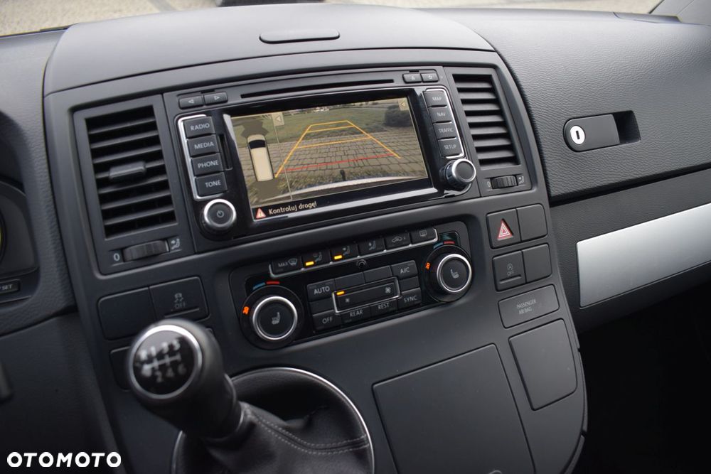 Volkswagen Caravelle - 8