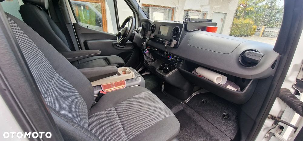 Mercedes-Benz Sprinter - 24