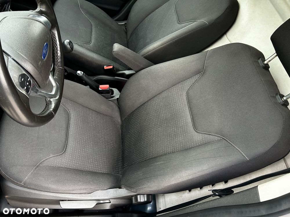 Ford Transit Courier - 19