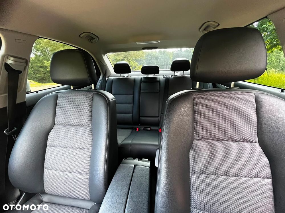 Mercedes-Benz Klasa C 180 CGI Automatik BlueEFFICIENCY Avantgarde - 15