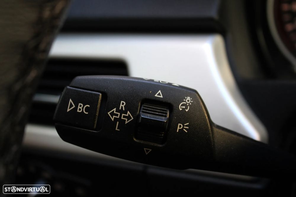 BMW 330 i Auto - 36