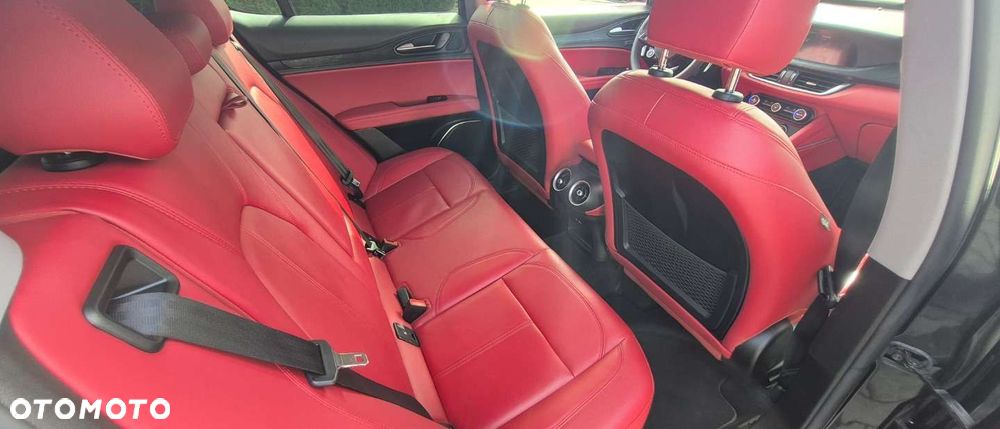 Alfa Romeo Stelvio - 16