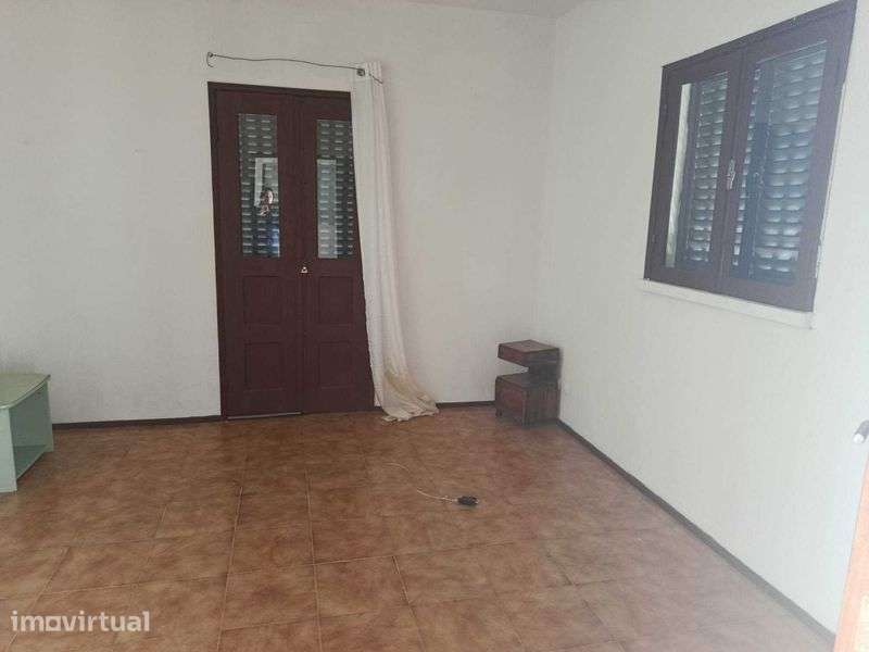 Apartamento T 1 para alugar na zona de Tondela ideal para uma pessoa. - Grande imagem: 4/6