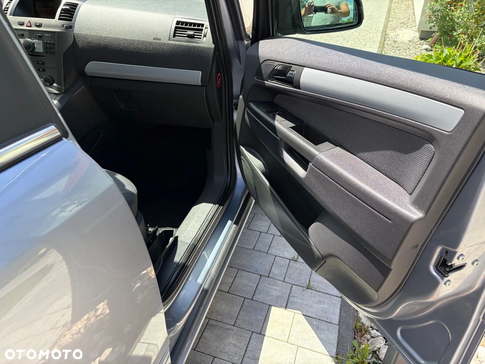 Opel Zafira 1.8 Family - 24
