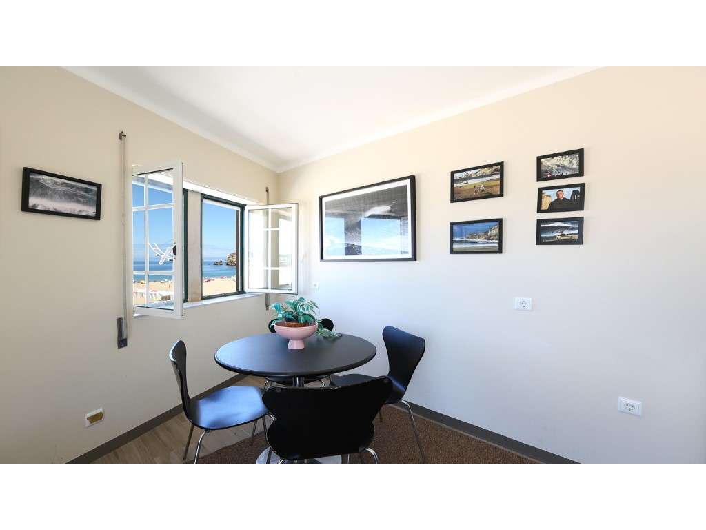 Apartamento T1 + Sotão em Primeira Linha de Mar na Nazré - Grande imagem: 3/24
