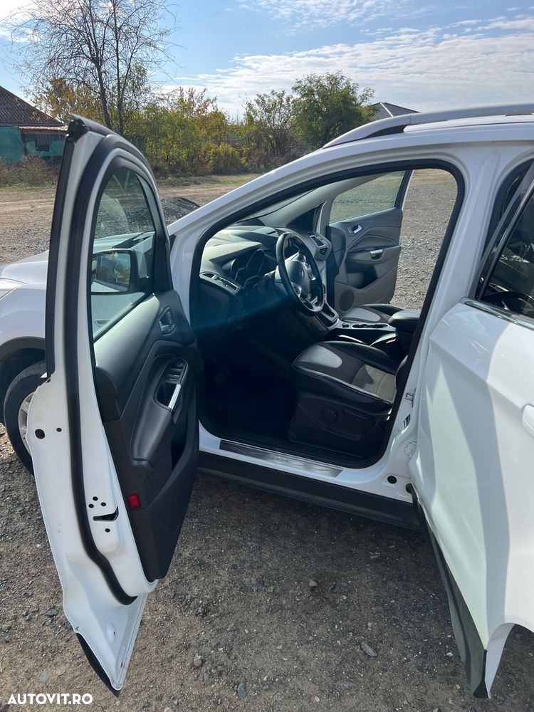 Ford Kuga 2.0 TDCi 4WD Powershift Titanium - 3