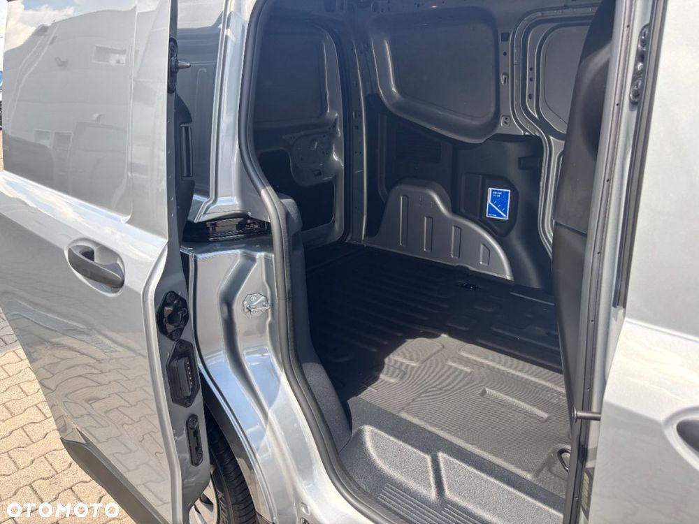 Ford Transit Courier - 23