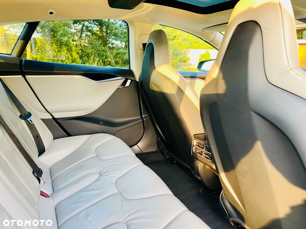 Tesla Model S Performance - 36