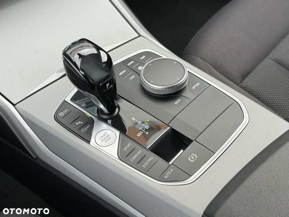 BMW Seria 3 318d Touring Advantage - 17