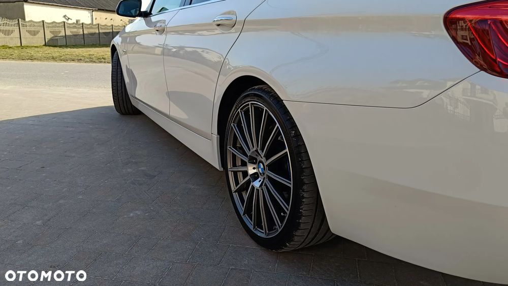 BMW Seria 5 530d xDrive Modern Line - 11