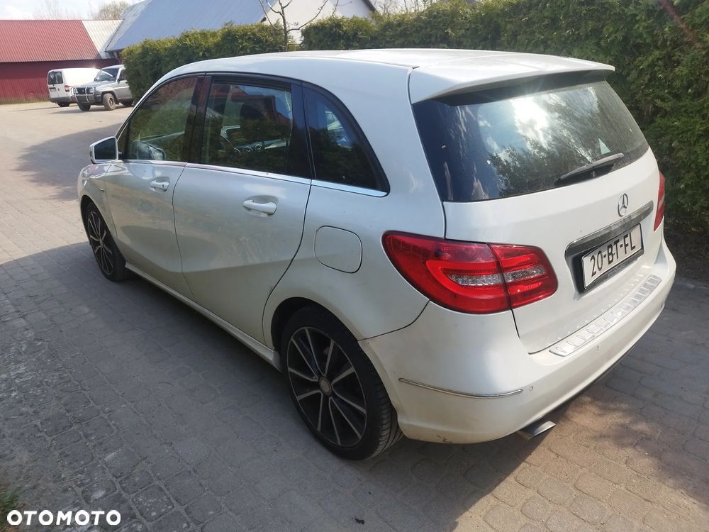 Mercedes-Benz Klasa B 180 CDI (BlueEFFICIENCY) - 2