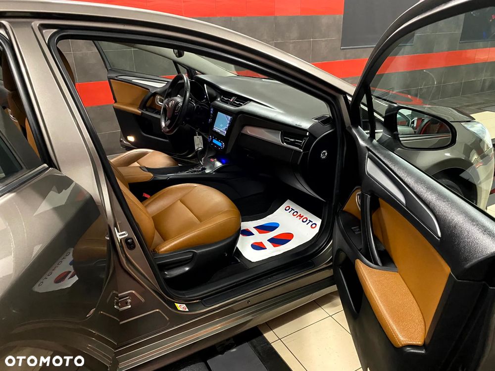 Toyota Avensis 1.8 Premium MS - 23