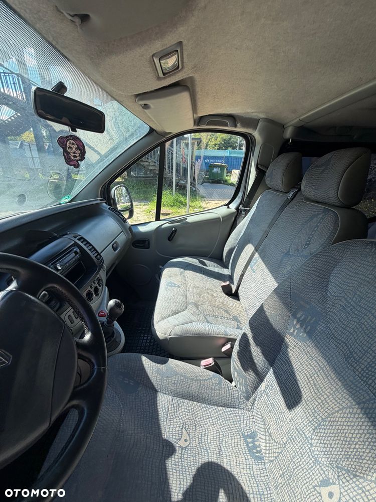 Renault Trafic Passenger - 11