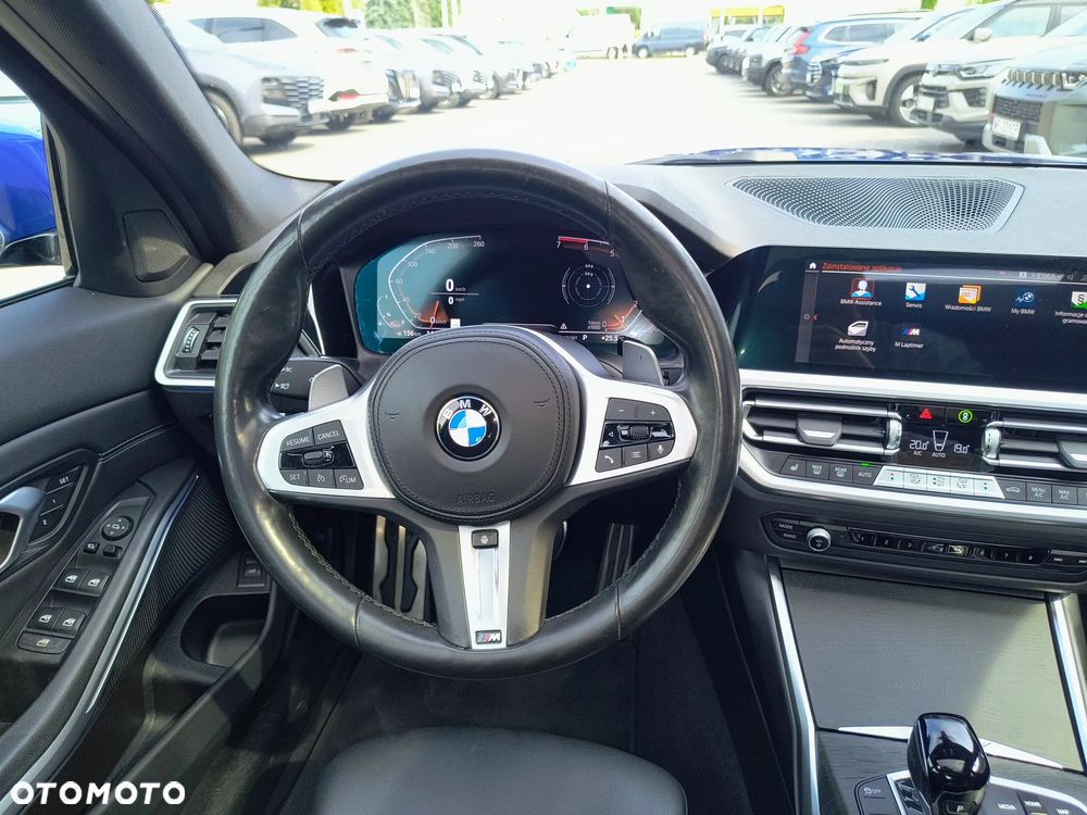 BMW Seria 3 330i xDrive M Sport - 27