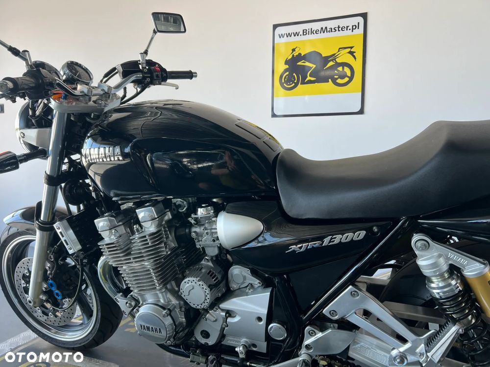 Yamaha XJR - 17