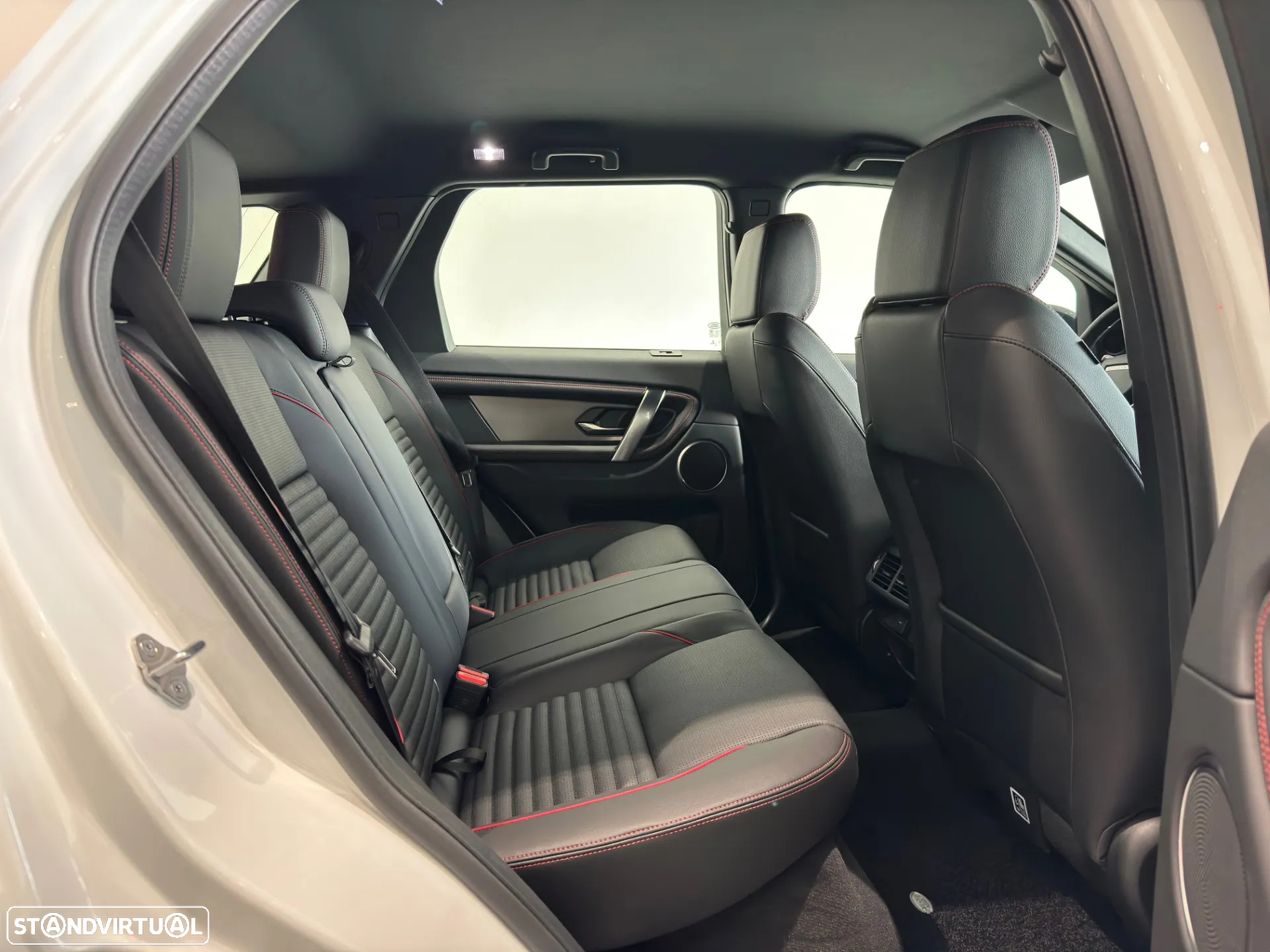 Land Rover Discovery Sport 1.5 I3 P300e AWD R-Dynamic S - 9