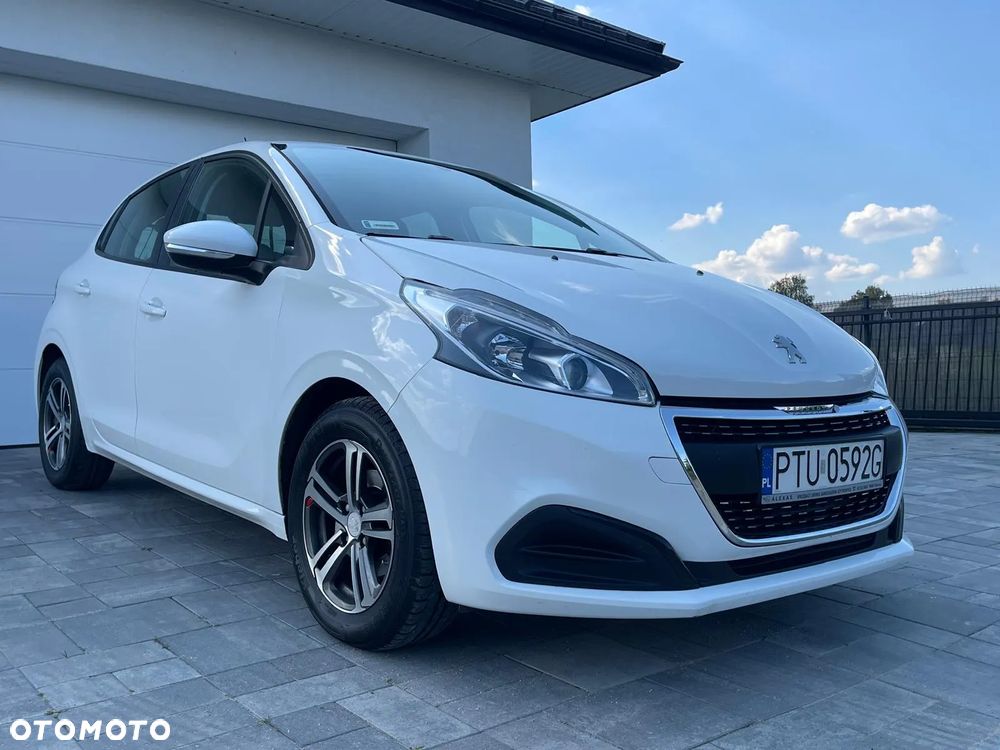 Peugeot 208 - 1