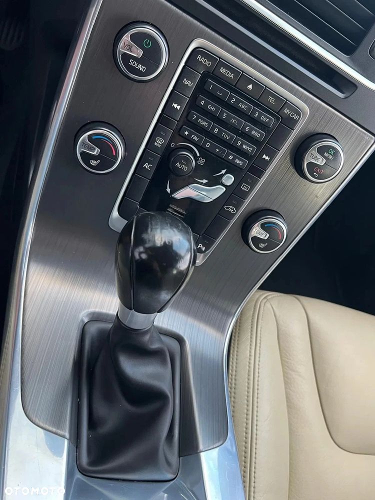 Volvo V60 D5 Summum - 26