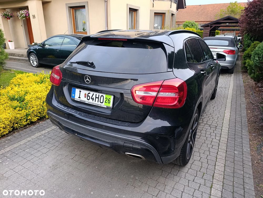 Mercedes-Benz GLA 250 AMG Line - 16